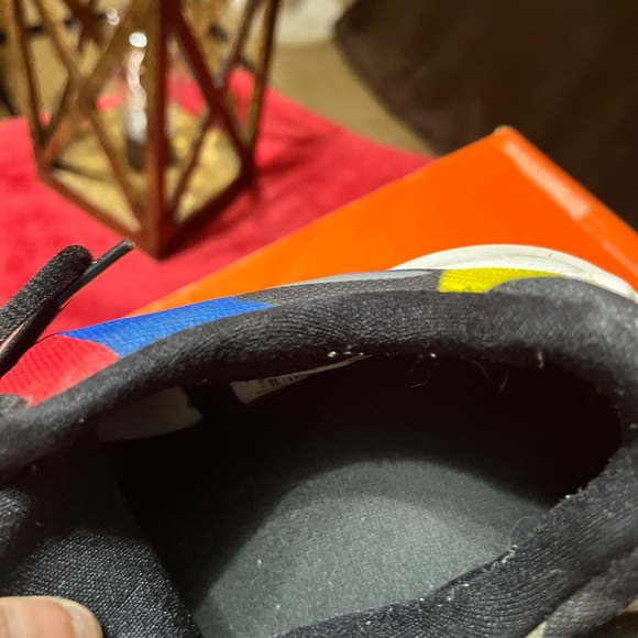 Pair of Nike sneakers size 5 in men, GUC. - Picture 9 of 9